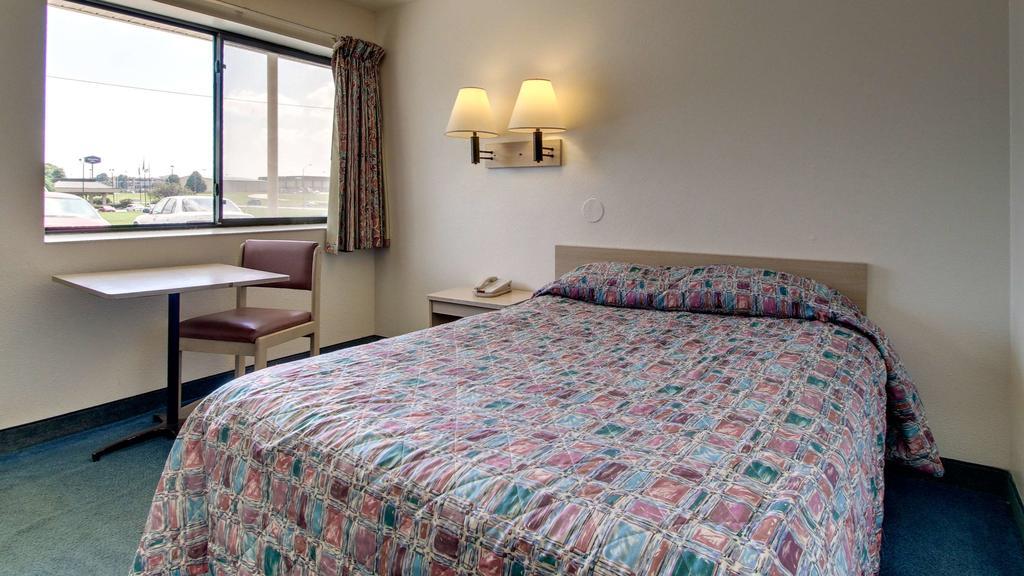 Motel 6 Des Moines South - Airport 외부 사진